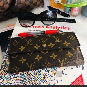 Auth LV Portefeiulle Tresor International Wallet